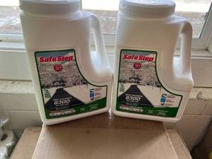 lot 235 image: 2 Jars of Safe Step 8300 Ice Melter Shaker Salt