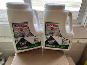lot 237 image: 2 Jars of Safe Step 8300 Ice Melter Shaker Salt