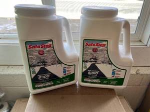 lot 238 image: 2 Jars of Safe Step 8300 Ice Melter Shaker Salt