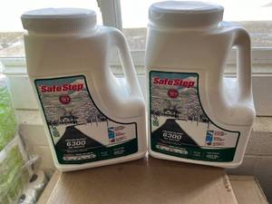 lot 239 image: 2 Jars of Safe Step 6300 Ice Melter Shaker Salt