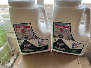 lot 240 image: 2 Jars of Safe Step 6300 Ice Melter Shaker Salt
