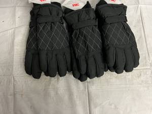 lot 260 image: 3 Pairs of 3M Thinsulate Gloves - Womens ML - Black
