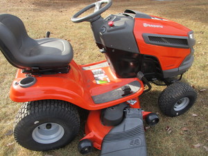 lot 9 image: NEW Husqvarna 24hp Riding Tractor Mower