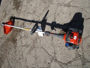 lot 47 image: NEW Husqvarna Trimmer