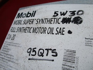 lot 35 image: Barrel Mobil Super Synthetic 5-W-30