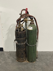 lot 1 image: OxyAcetylene Cutting Torch