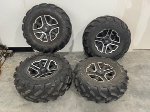lot 6 image: Polaris Ranger 900 XP Wheels and Tires