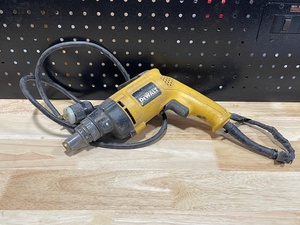 lot 20 image: DeWalt VSR Deck Drywall Screwdriver