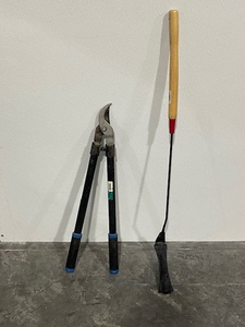 lot 39 image: Lopping Shears Weed Whacker