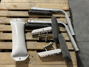 lot 46 image: Boat DockTrailer Accessories