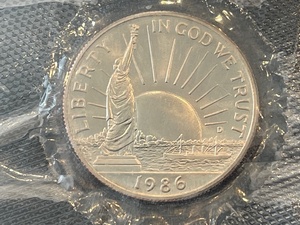 lot 71 image: 1986-D Statue of Liberty Half Dollar Commemorative Coin