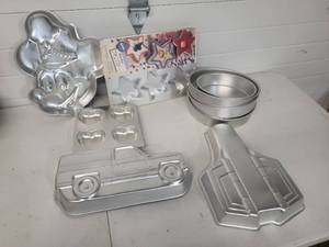 Miscellaneous Lot of Cake Pans