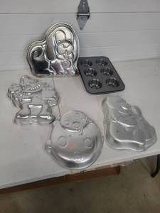 Miscellaneous Cake Pan Lot
