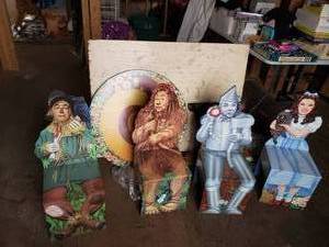 lot 1 image: Wizard of Oz Childrens Table and Chairs by Franklin Mint