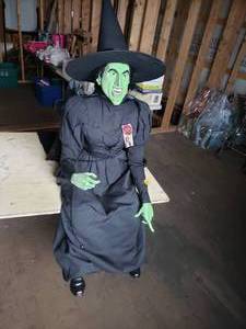 lot 2 image: Large Talking Wicked Witch of the West