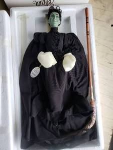lot 4 image: Wicked Witch of the West Porcelain Doll