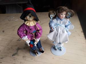 lot 10 image: Scarecrow and Dorothy Dolls