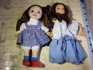 lot 12 image: Dorothy Dolls