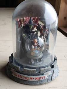 lot 15 image: Dorothy and the Wicked Witch Musical Figurine