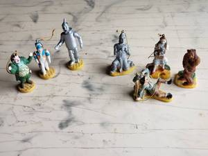 lot 16 image: Wizard of Oz Ornaments