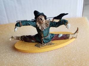 lot 25 image: Scarecrow Figurine
