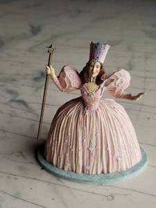 lot 28 image: Glinda Good Witch of the North Figurine