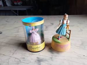 lot 35 image: Dorothy and Glinda Miniatures