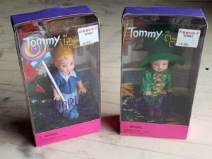 lot 39 image: Tommy Lollipop Munchkin and Mayor Munchkin