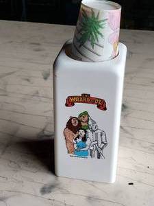 lot 42 image: Wizard of Oz Dixie Cup Holder