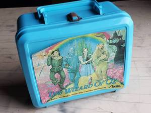 lot 43 image: Wizard of Oz Plastic Lunchbox