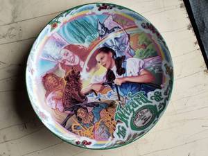 lot 45 image: Over the Rainbow Musical Plate