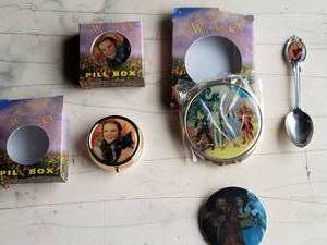 lot 49 image: Wizard of Oz Pill Boxes, Spoon