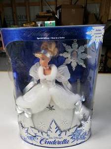 lot 100 image: Holiday Princess Walt Disney Cinderella