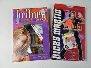 lot 122 image: Britney Spears and Ricky Martin Valentines