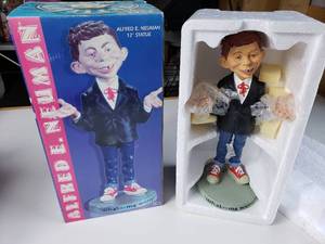 lot 132 image: MAD Magazines Alfred E. Neuman Statue
