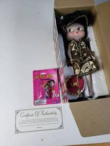 lot 141 image: Betty Boop Doll and Keychain