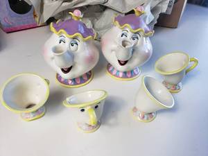lot 151 image: Beauty and the Beast Toy Cup Sets