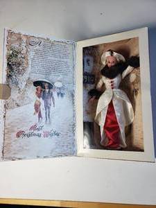 lot 89C image: Holiday Memories Barbie