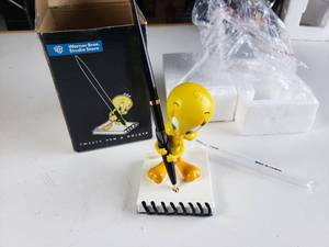 lot 169 image: Tweety Pen and Holder