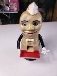 lot 176 image: Peanuts Peanut Dispenser