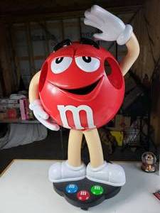lot 188 image: 41 M&Ms Display