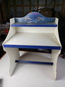 lot 192 image: Kids Star Wars Return of the Jedi Lightweight Desk