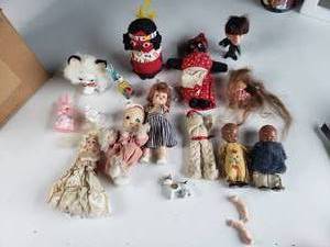 lot 233 image: Lot of Small Dolls