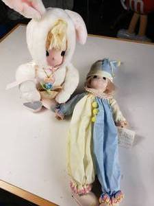 lot 239 image: Lot of 2 Precious Moments Dollls