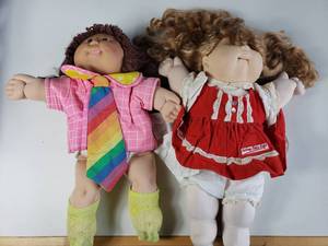 lot 243 image: 2 Cabbage Patch Kids