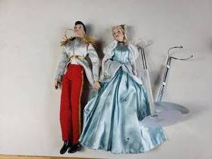 lot 246 image: Lot of 2 Porcelain Dolls