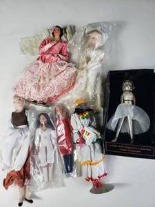 lot 248 image: Lot of Misc. Dolls