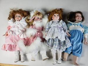lot 253 image: Lot of Misc. Dolls