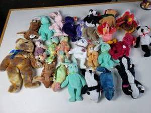 lot 263 image: Large Lot of Various Beanie Babies