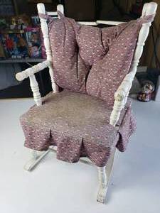 lot 264 image: Vintage Childrens  Doll Rocking Chair